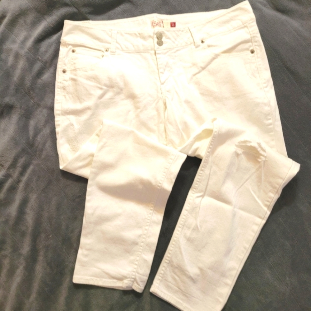 NWOT SO STRETCH WHITE JEANS